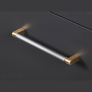 ANTE vonios spintelės rankenos detalė antracito spalvos fasade