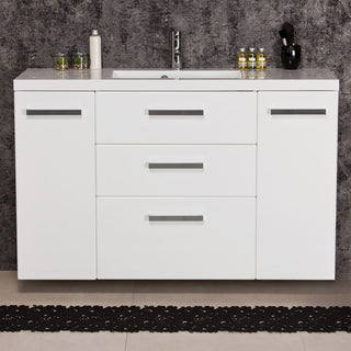 Balta FOKUS NEW vonios spintelė su trimis stalčiais ir dviem durelėmis, vaizdas iš priekio.