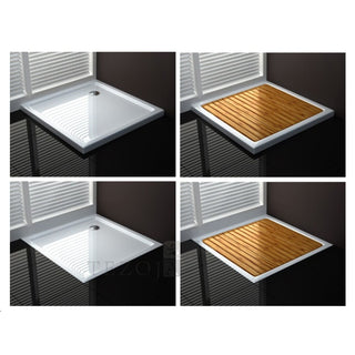 Baltas duso padeklas interjere su idedama medine groteliu platforma ir kampiniu vandens nubegimu.