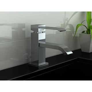 Kohlman AXIS maisytuvas vonios kambario interjere prie tamsaus stalvirsio.