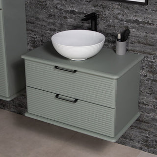 Salaviju spalvos Libra 80 cm vonios spintele su balta apskrita kriaukle ir juodu maisytuvu.