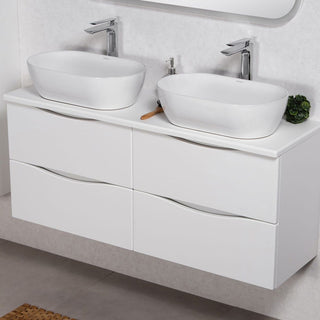 Minimalistinio dizaino ONDA vonios spintelė su dviem keraminiais praustuvais ir švelniais grioveliais