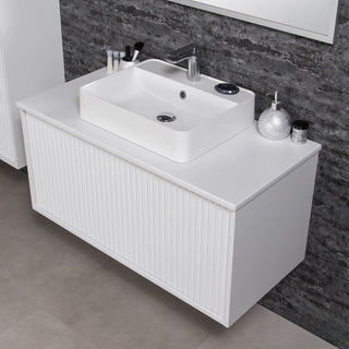 Balta TRETTO 100 cm vonios spintelė su stalviršiu ir praustuvu, modernus matinės apdailos dizainas.