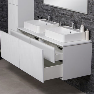 TRETTO vonios spintelė su keturiais stalčiais ir dviem praustuvais – praktiškas ir talpus sprendimas šeimos vonios kambariui.