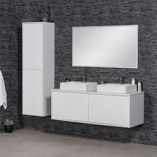 TRETTO 140 cm vonios baldų komplektas su dviem praustuvais, dideliu veidrodžiu ir pakabinama spintele – elegantiškas interjero sprendimas.