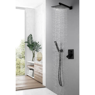 Juodas lietaus dušas sumontuotas moderniame vonios kambaryje