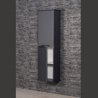 Antracito spalvos pakabinama vonios lentyna LIBRA su atidarytomis apatinėmis durelėmis, matomos vidinės lentynos.