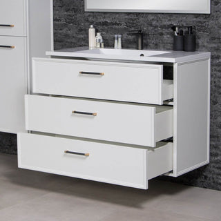 Balta spintele su praustuvu ANTE 100 cm su atidarytais trimis stalciais, parodyta talpi laikymo erdve