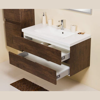 Vonios spintele su dviem talpiais stalciais patogiam daiktu laikymui